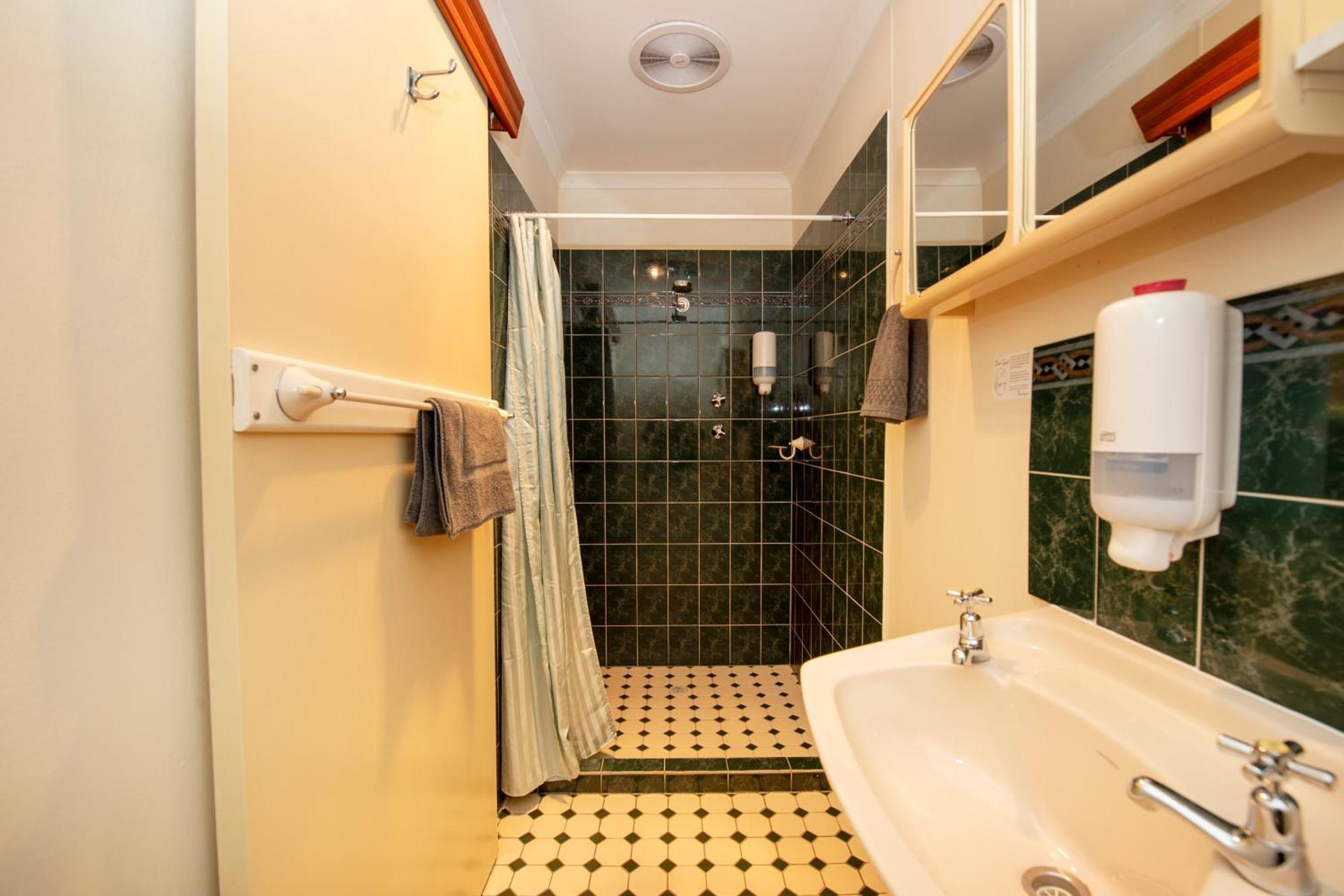 Ardrossan Hotel Motel Bagian luar foto