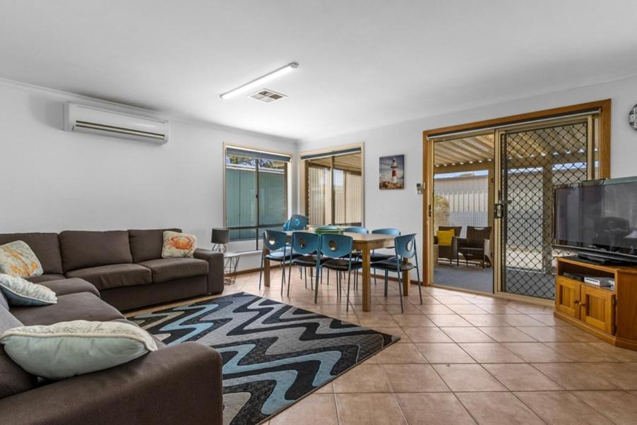 Ardrossan Hotel Motel Bagian luar foto